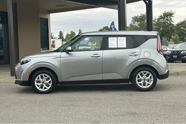 $16990 : Kia Soul 2024 LX 4dr Crossov image 7