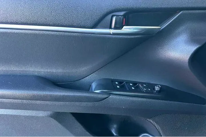 $17726 : Toyota Camry 2020 SE Nightsh image 10