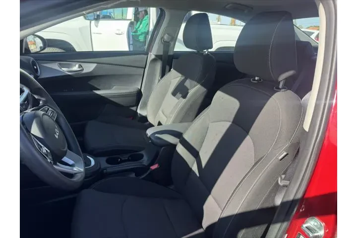 $17999 : Kia Forte 2024 LX 4dr Sedan image 9
