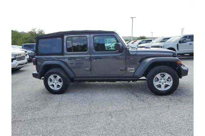 $23487 : Jeep Wrangler Unlimited 2021 image 3