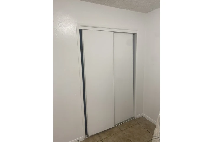 $1000 : Se renta un cuarto image 4