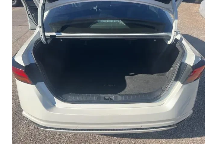 $19995 : Nissan Altima 2023 2.5 SV 4d image 8