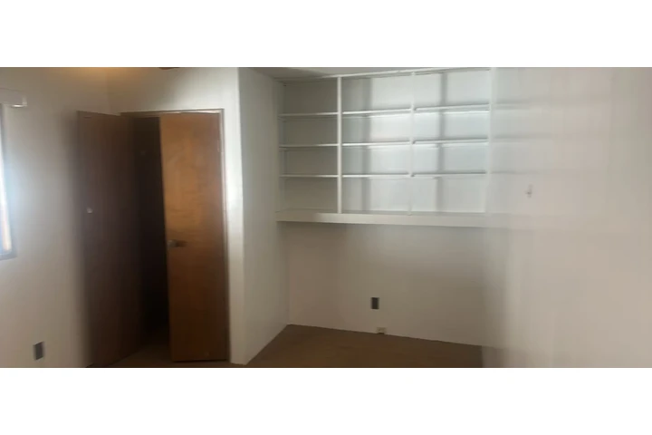 $1100 : Se renta una recámara image 3