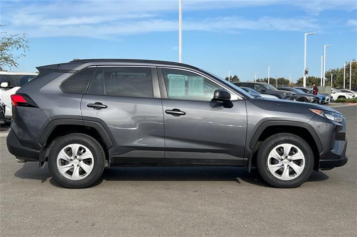 $22998 : RAV4 LE image 3