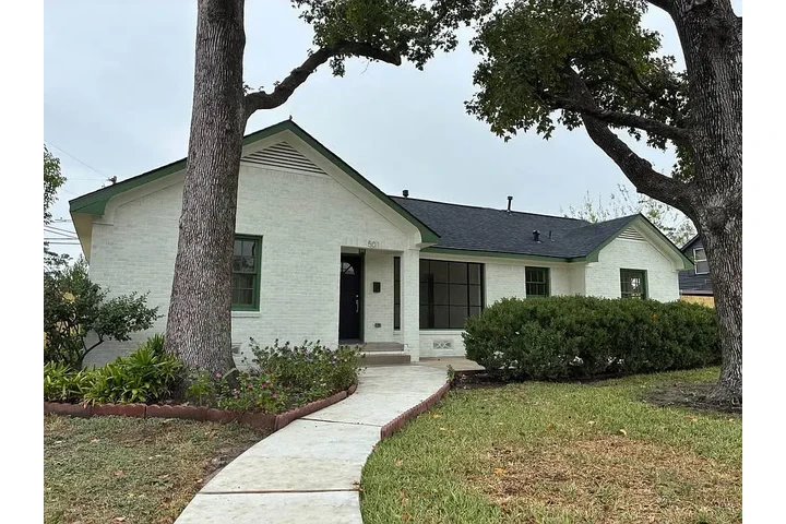 $1095 : 3 Recamaras 2 Baño Renta image 2