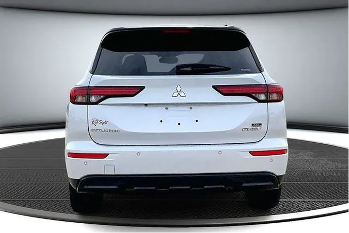 $30000 : Mitsubishi Outlander PHEV 20 image 5
