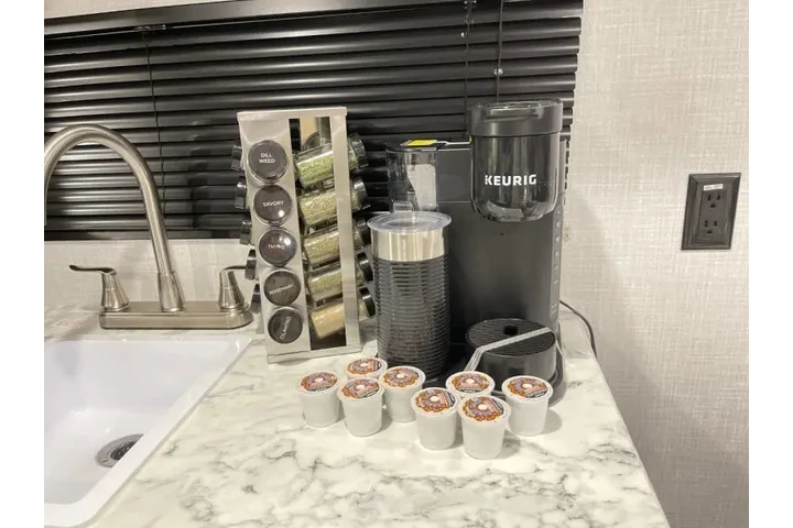 2022 Coleman DUTCHMAN 18BH image 9