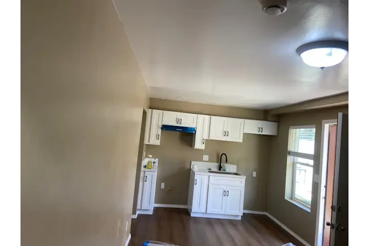 HUNTINGTON PARK APARTMENT image 2