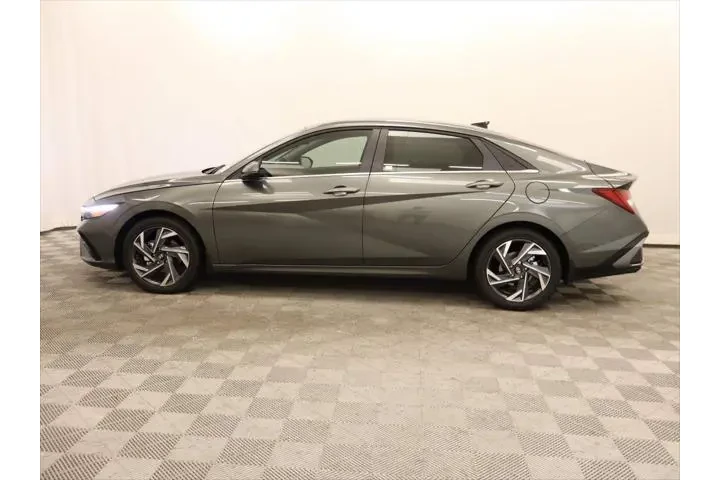 $25085 : Hyundai ELANTRA Hybrid 2025 image 2