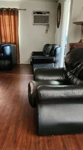 $300 : Sala para Compartir image 1