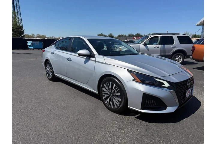 $21900 : 2023 Altima 2.5 SV image 3