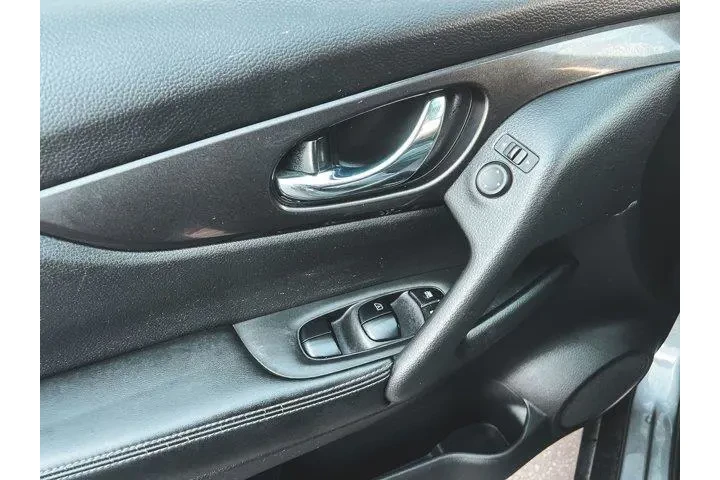 $14997 : Nissan Rogue 2020 S 4dr Cros image 9