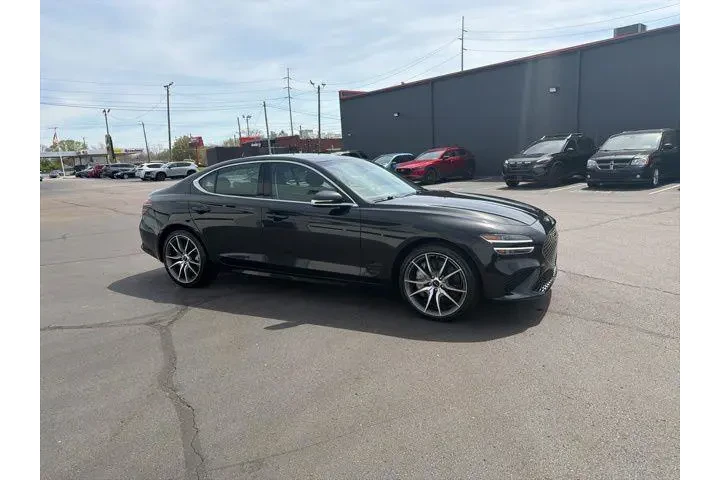 $31980 : Genesis G70 2025 2.5T Standa image 2