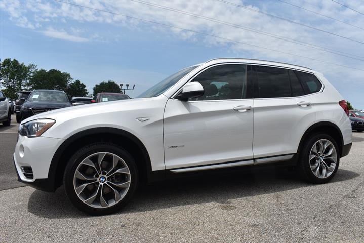 2017 BMW X3 xDrive28i image 1