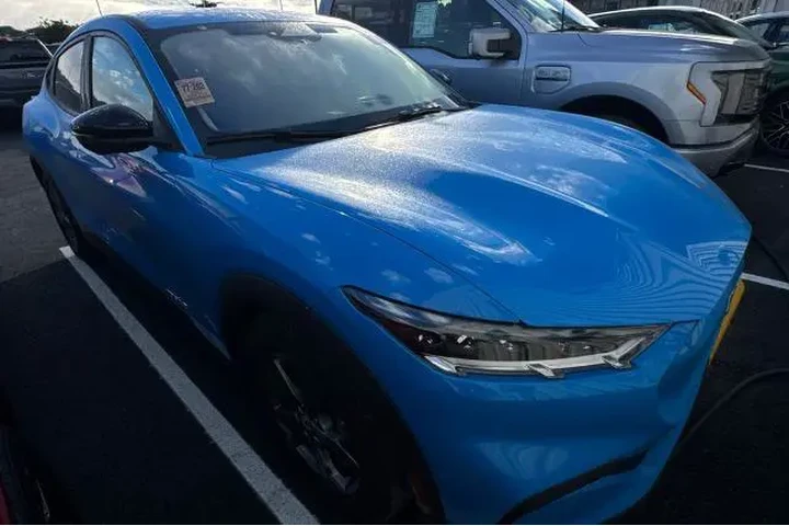 $30983 : Ford Mustang Mach-E 2023 AWD image 2