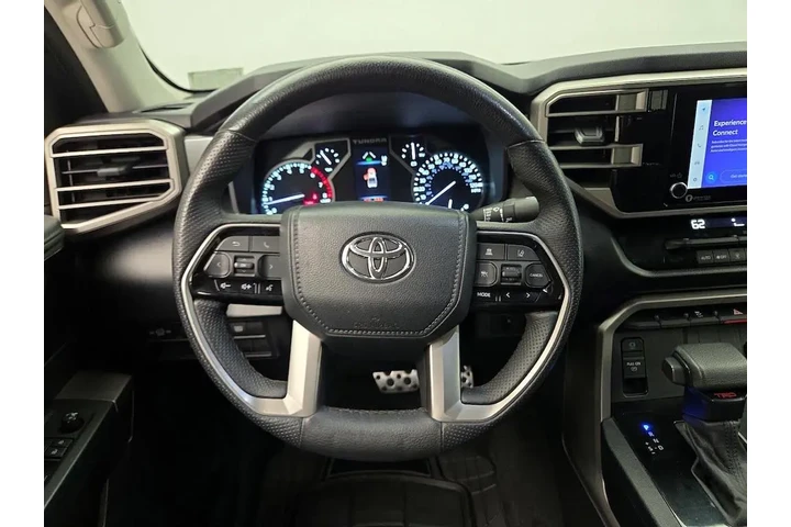 $39998 : Toyota Tundra 2022 4x4 SR5 4 image 9