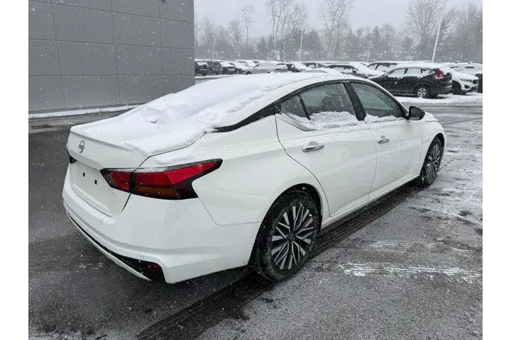 $22978 : Nissan Altima 2025 2.5 SV 4d image 3