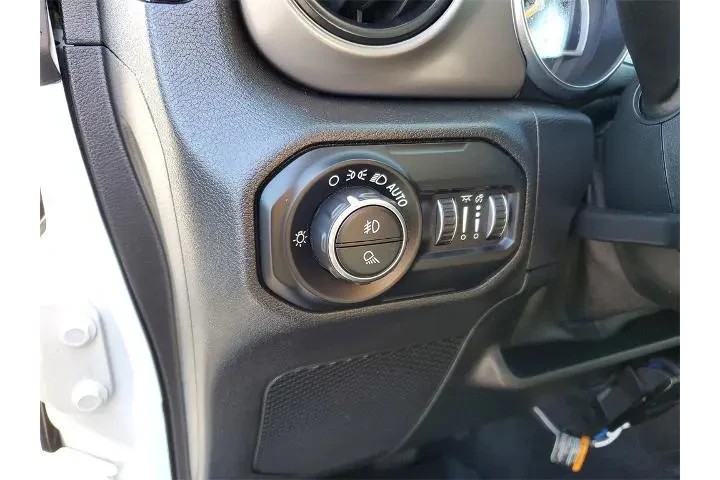 $28500 : Jeep Gladiator 2021 4x4 Spor image 7