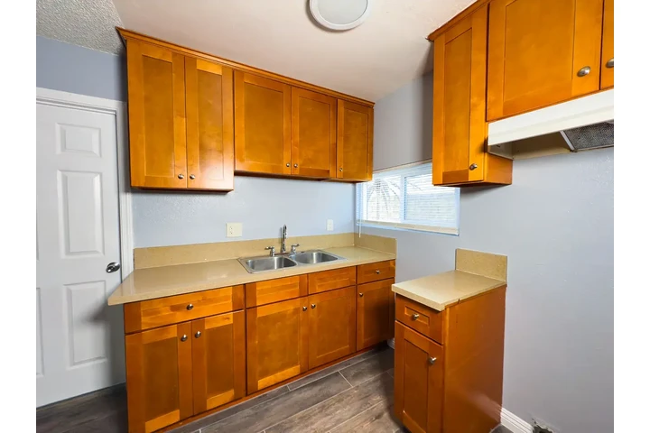 $2845 : 3bed apartment image 3