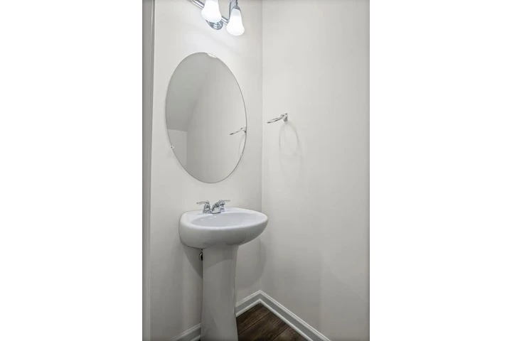 $1249 : Welcome home image 5