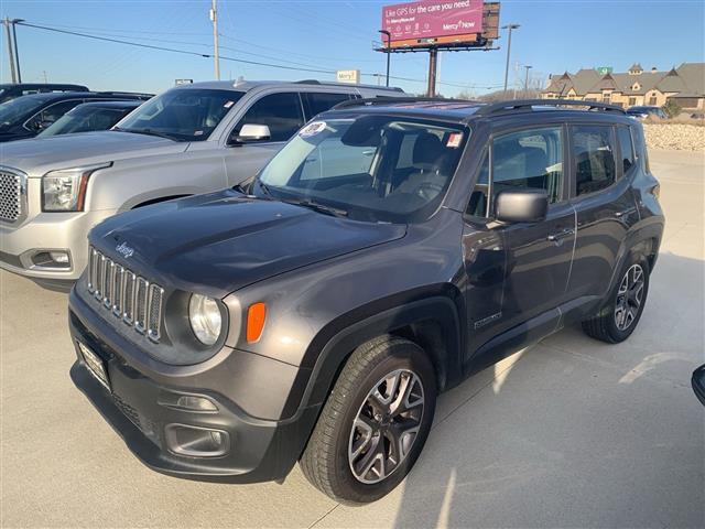 $29860 : 2016 Renegade Latitude 4x4 SU image 4