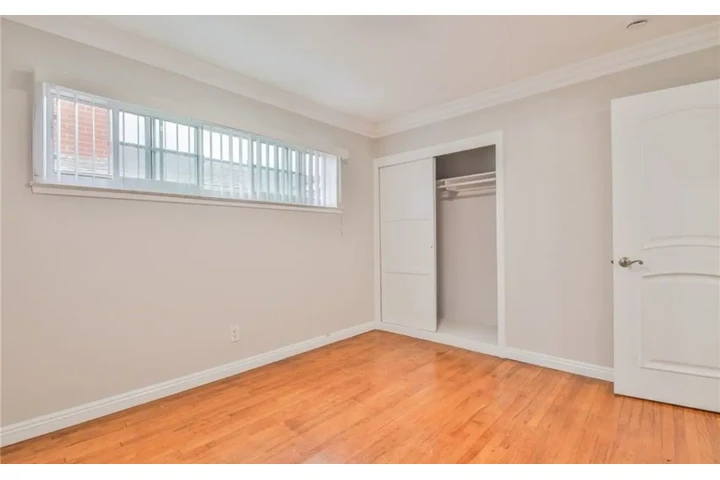 $2500 : 3 Bed Home in Huntington Park image 7