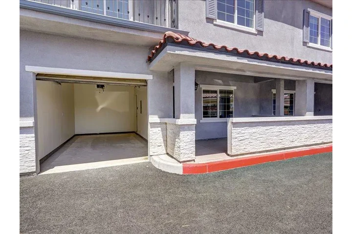 $2398 : Hemlock Gardens Apartment Home image 6