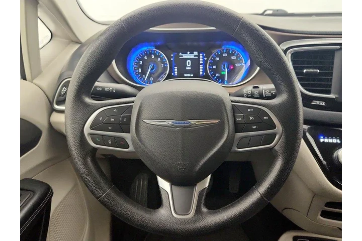 $17998 : Chrysler Voyager 2020 LXi 4d image 10