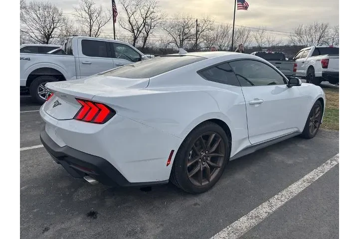 $35987 : Ford Mustang 2025 EcoBoost P image 4