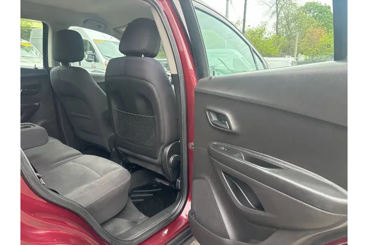 $8499 : 2016 Trax LS image 10