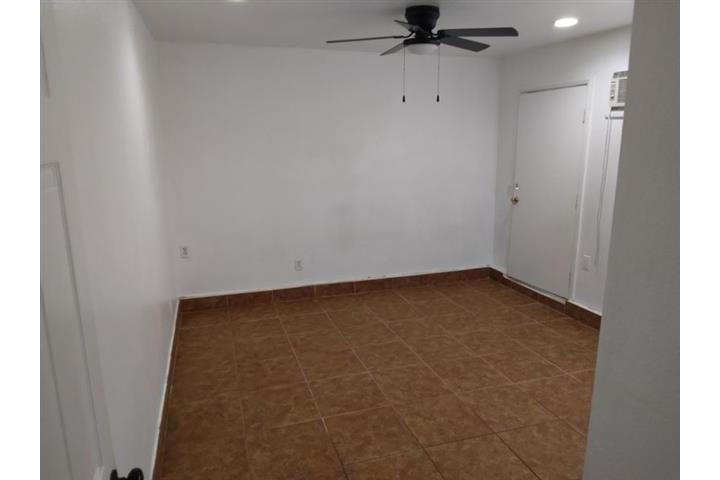 $2500 : RENTO CASA EN POMONA/91766 image 1