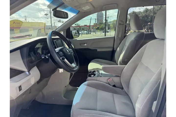 $9995 : 2015 Sienna image 9