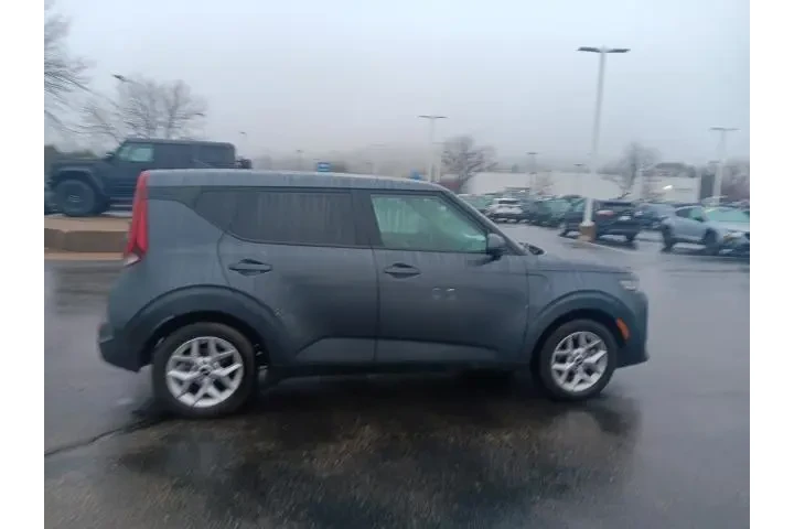 $13268 : Kia Soul 2022 LX 4dr Crossov image 6