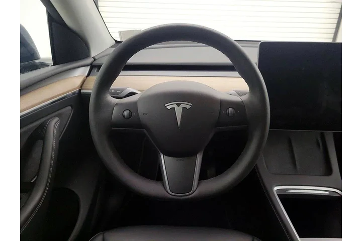 $37998 : Tesla Model Y 2023 AWD Long image 10