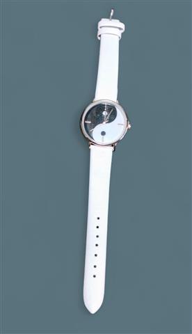 $300 : Reloj Ying Yang para dama image 1