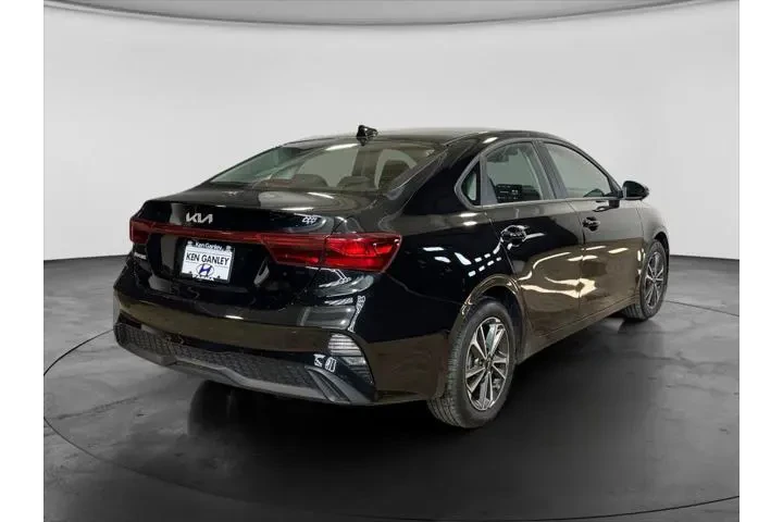 $18138 : Kia Forte 2023 LXS 4dr Sedan image 4