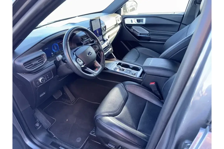 $33998 : Ford Explorer 2021 AWD ST 4d image 2