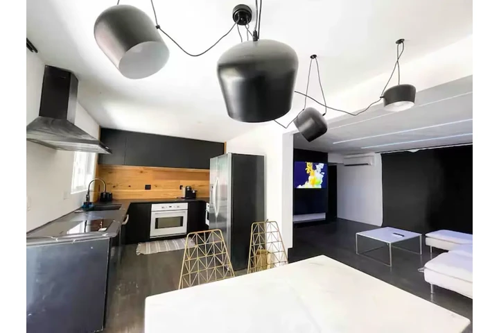 $1400 : Modern & Efficient Apartment image 4