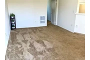 $1225 : 1BR Upper Unit Near Beaches & thumbnail