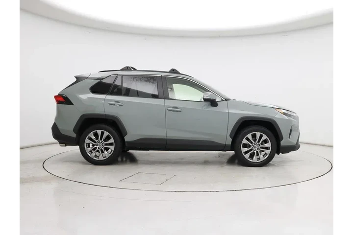 $31998 : Toyota RAV4 2023 AWD XLE Pre image 7