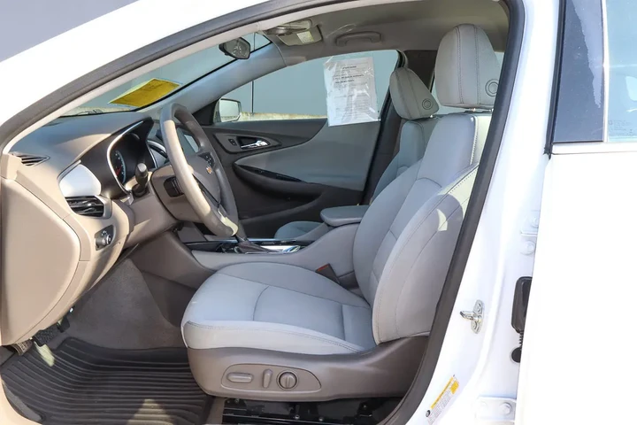 $11949 : 2020 Malibu LS image 7