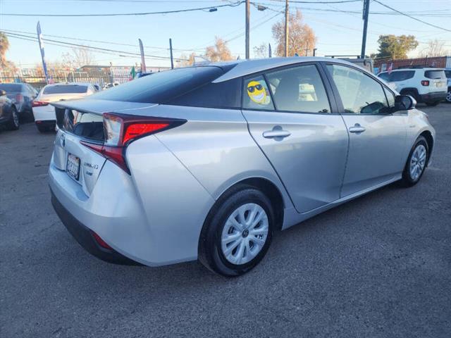 $18599 : 2019 Prius L Eco image 6