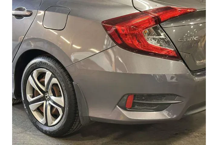 $16988 : Honda Civic 2018 LX 4dr Seda image 10