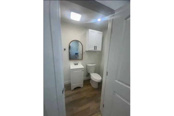 $1100 : ADU bellamente renovada image 4