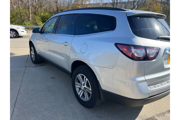 $5995 : 2015 Traverse LT image 9