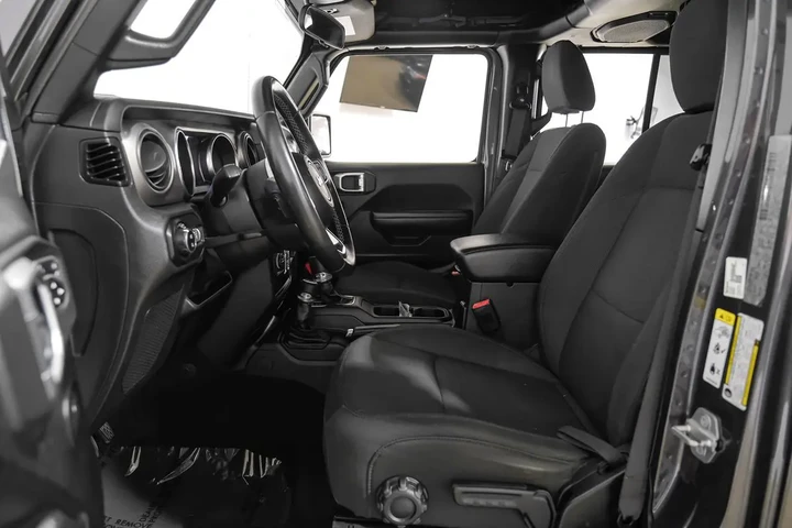 $21990 : 2020 Gladiator Sport S image 5