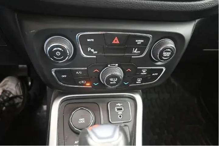 $19715 : Jeep Compass 2020 4x4 Sun an image 9