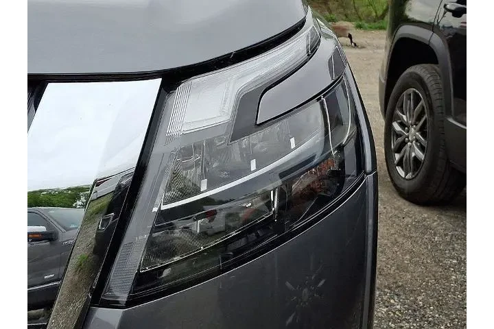 $39798 : Nissan Pathfinder 2025 AWD S image 8