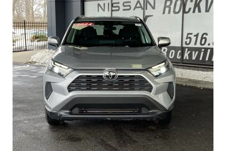 $25487 : Toyota RAV4 2024 AWD XLE 4dr image 3