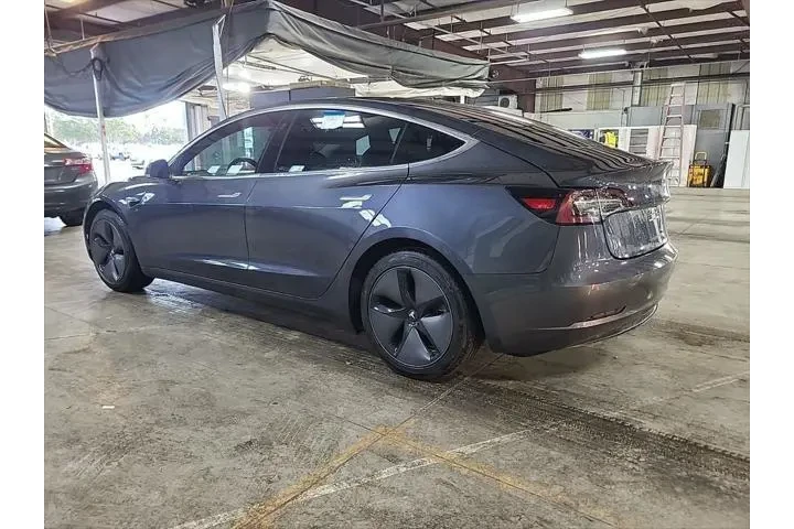$16990 : Tesla Model 3 2018 Mid Range image 4